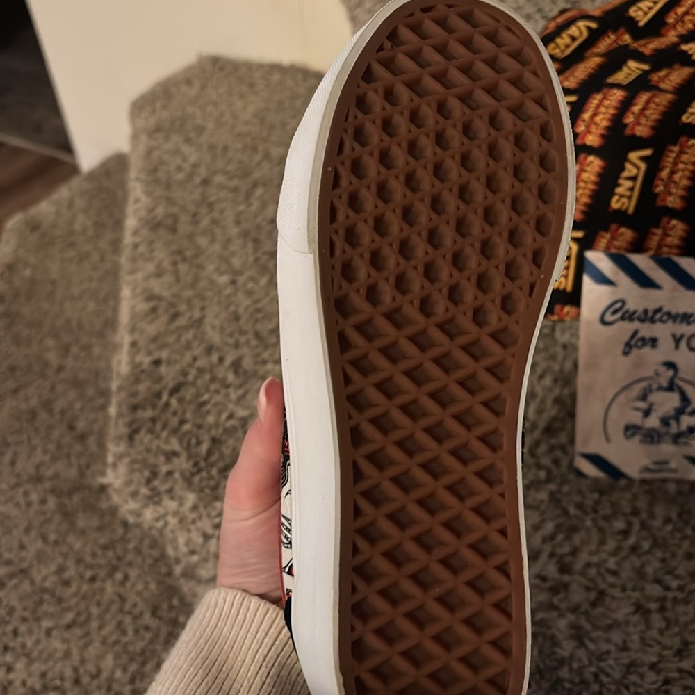 Stranger Things Vans - Picture 6 of 7